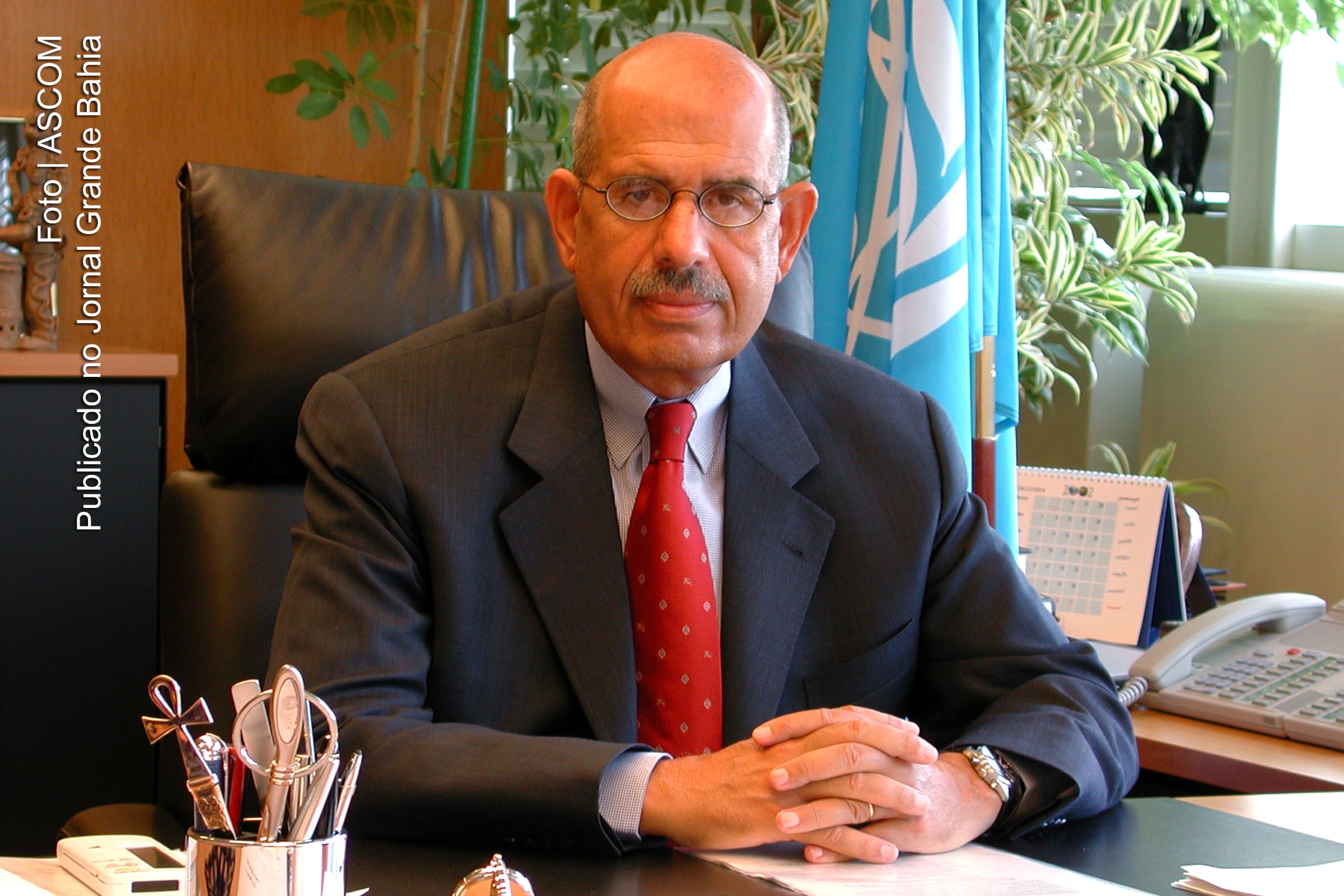 Mohamed ElBaradei é um diplomata egípcio, antigo diretor-geral da Agência Internacional de Energia Atómica. Foi premiado com o Nobel da Paz de 2005, juntamente com a Agência Internacional de Energia Atômica.