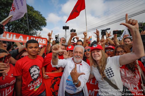 Ex-governador Jaques Wagner e senadora Vanessa Grazziotin participam de ato unificado do 1° de Maio, pela liberdade de Lula e em defesa da democracia, em Curitiba.