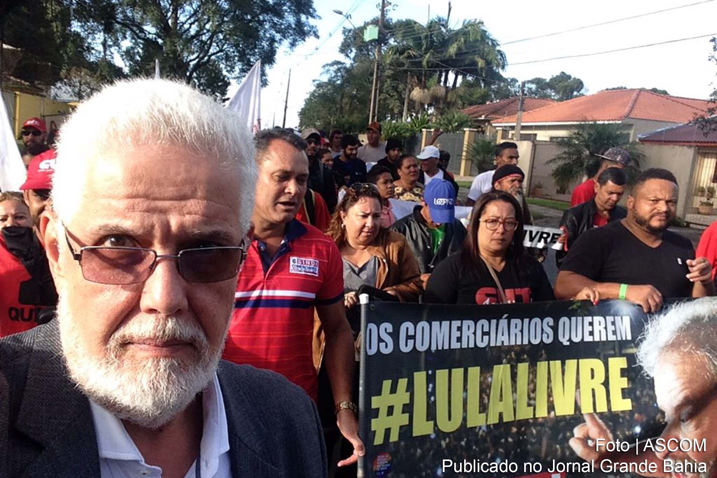 Deputado Jorge Solla participa de ato, em Curitiba, pela liberdade do ex-presidente Lula.