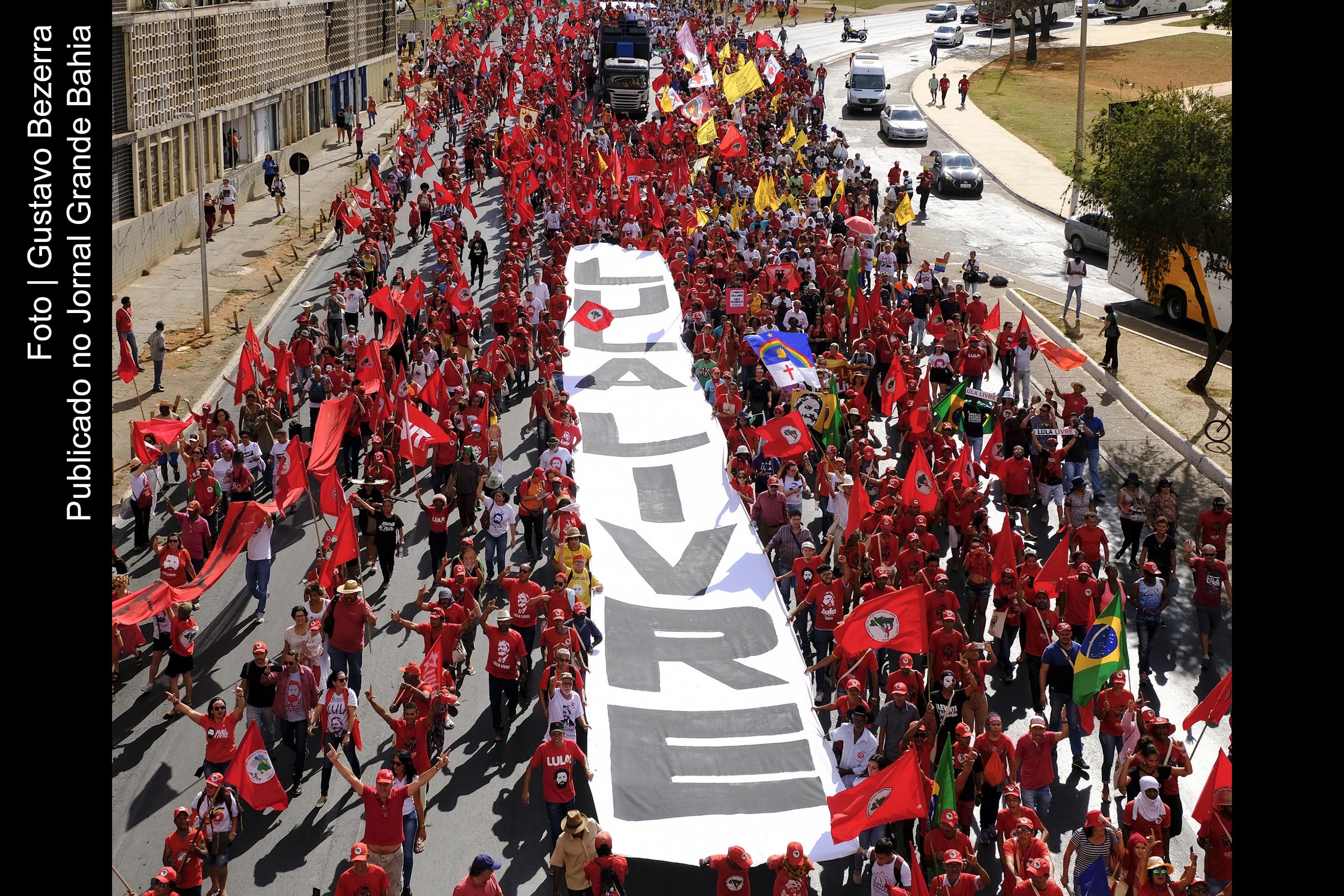 Na quarta-feira (15/08/2018), em Brasília, 50 mil brasileiros protestaram em defesa de ‘Lula livre, Lula presidente!’.