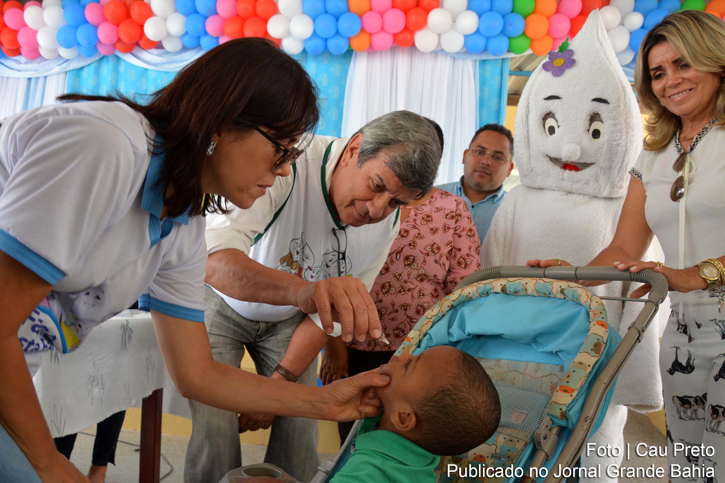 O Dia 'D' de vacinação foi iniciado pelo prefeito Colbert Martins Filho, no Centro Evangélico de Apoio e Acolhimento Cidade Refúgio.