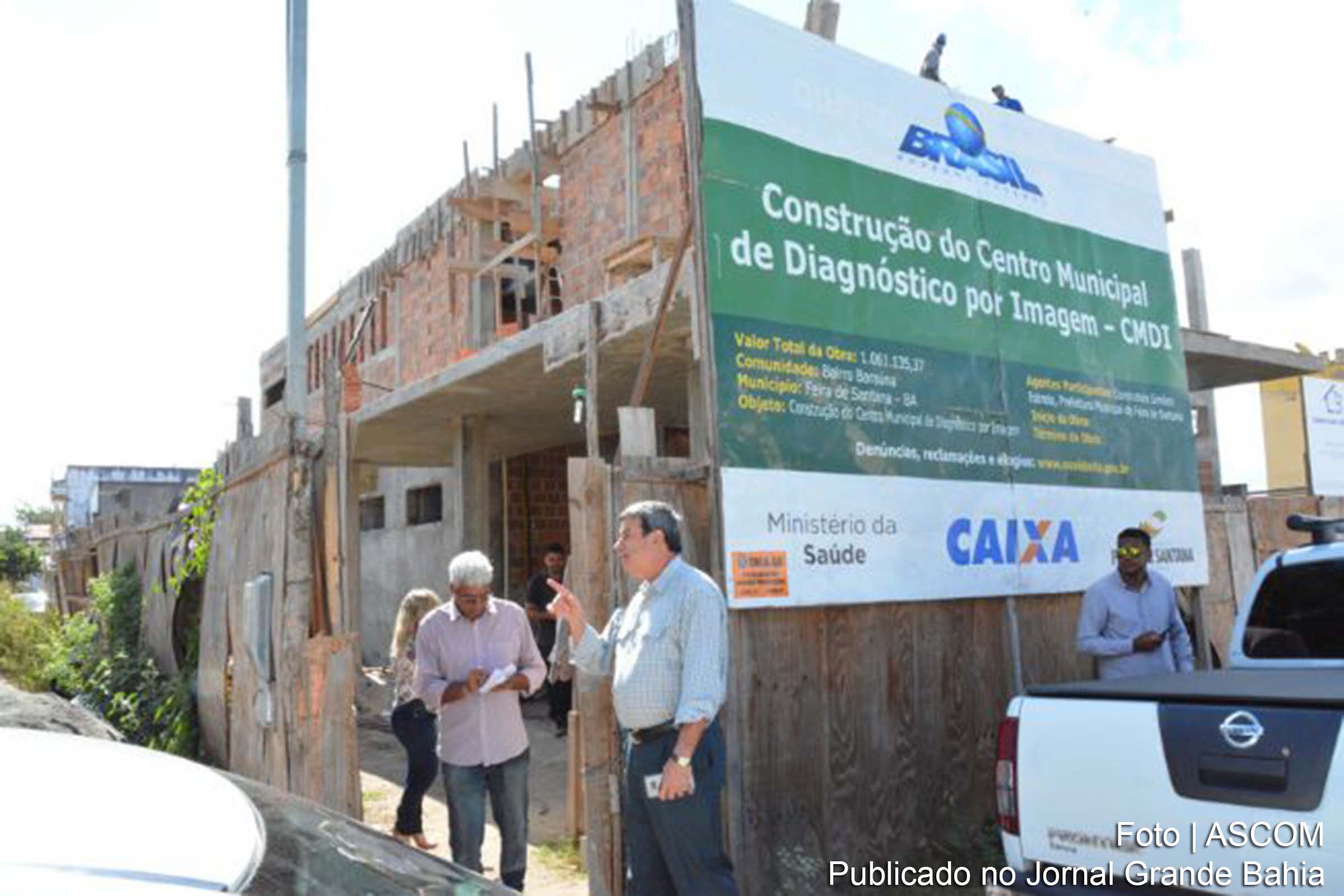 Prefeito Colbert Martins durante visita técnica às obras do novo Centro Municipal de Diagnóstico por Imagem Dr. Eugênio Laurine.