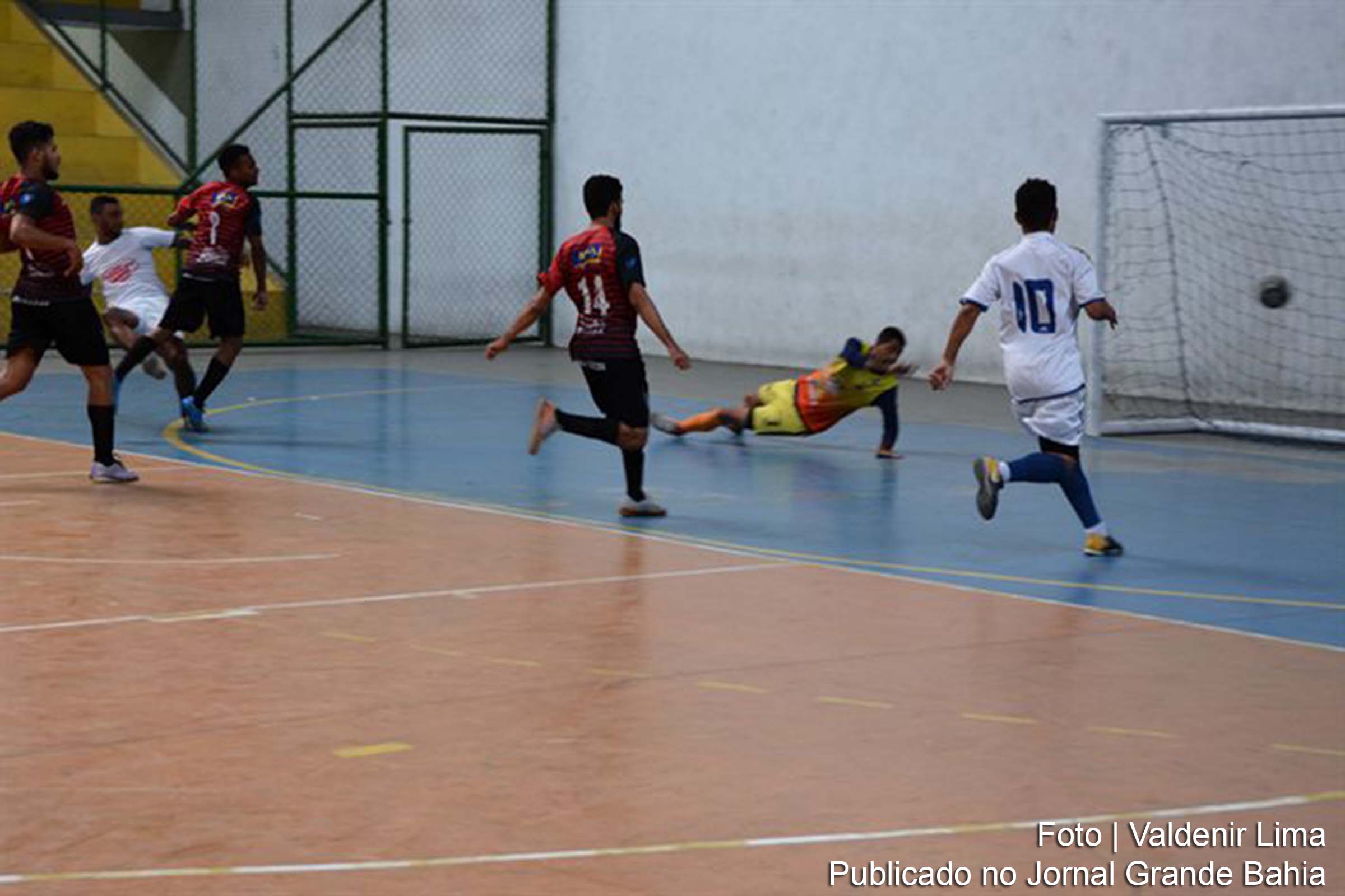 Partida do Aberto de Futsal.