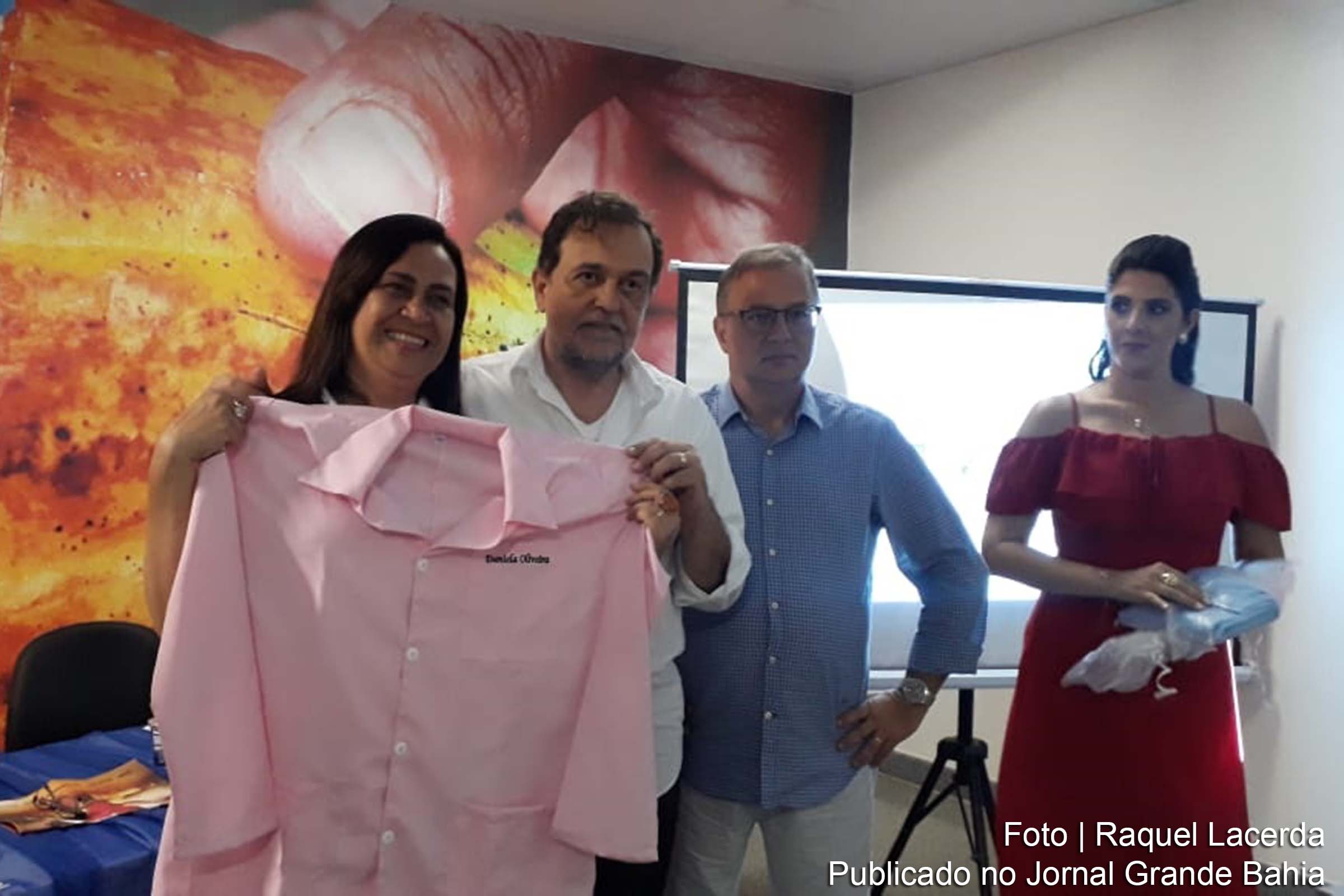 O secretário da Educação do Estado, Walter Pinheiro, e da Saúde, Fábio Vilas-Boas, participaram da entrega no Hospital Costa do Cacau.