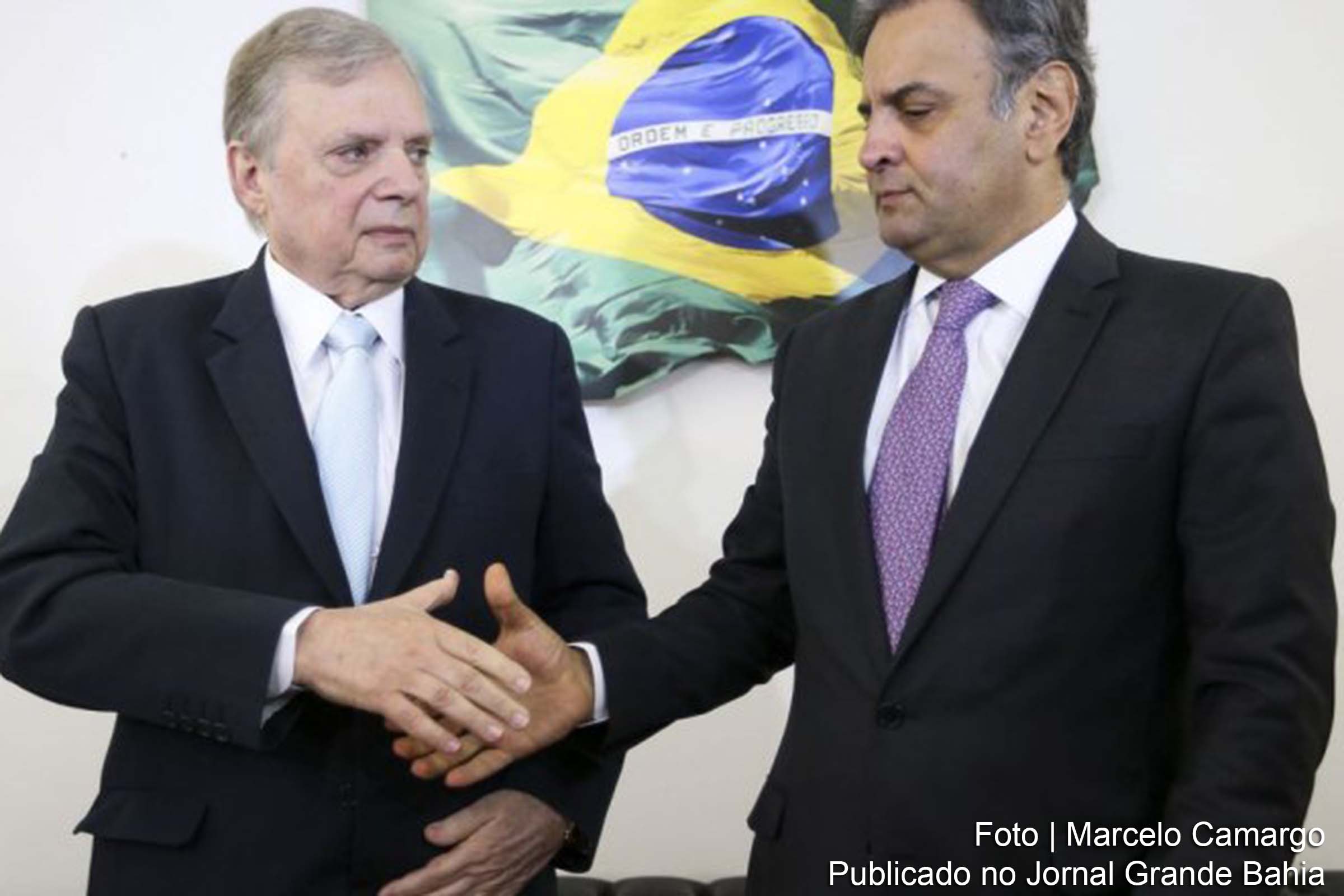 Senadores do PSDB Tasso Jereissati e Aécio Neves. Usurpação democrática e corrupção conduz partido ao fracasso eleitoral.