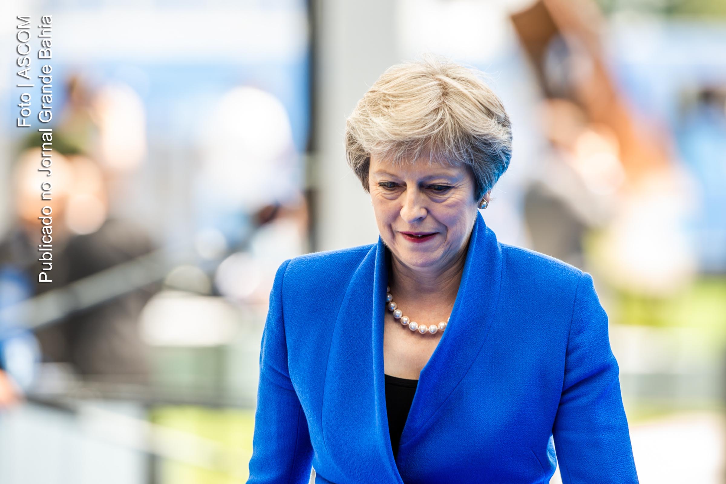 Premiê britânica Theresa May sofre derrota no Parlamento, ao propor aprovação do acordo do BREXIT.