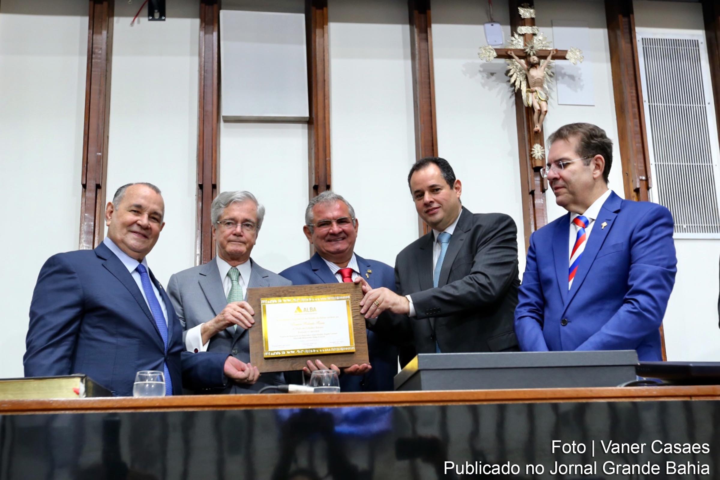 ALBA outorga título de Cidadão Baiano à Roberto Rosas, advogado e professor.
