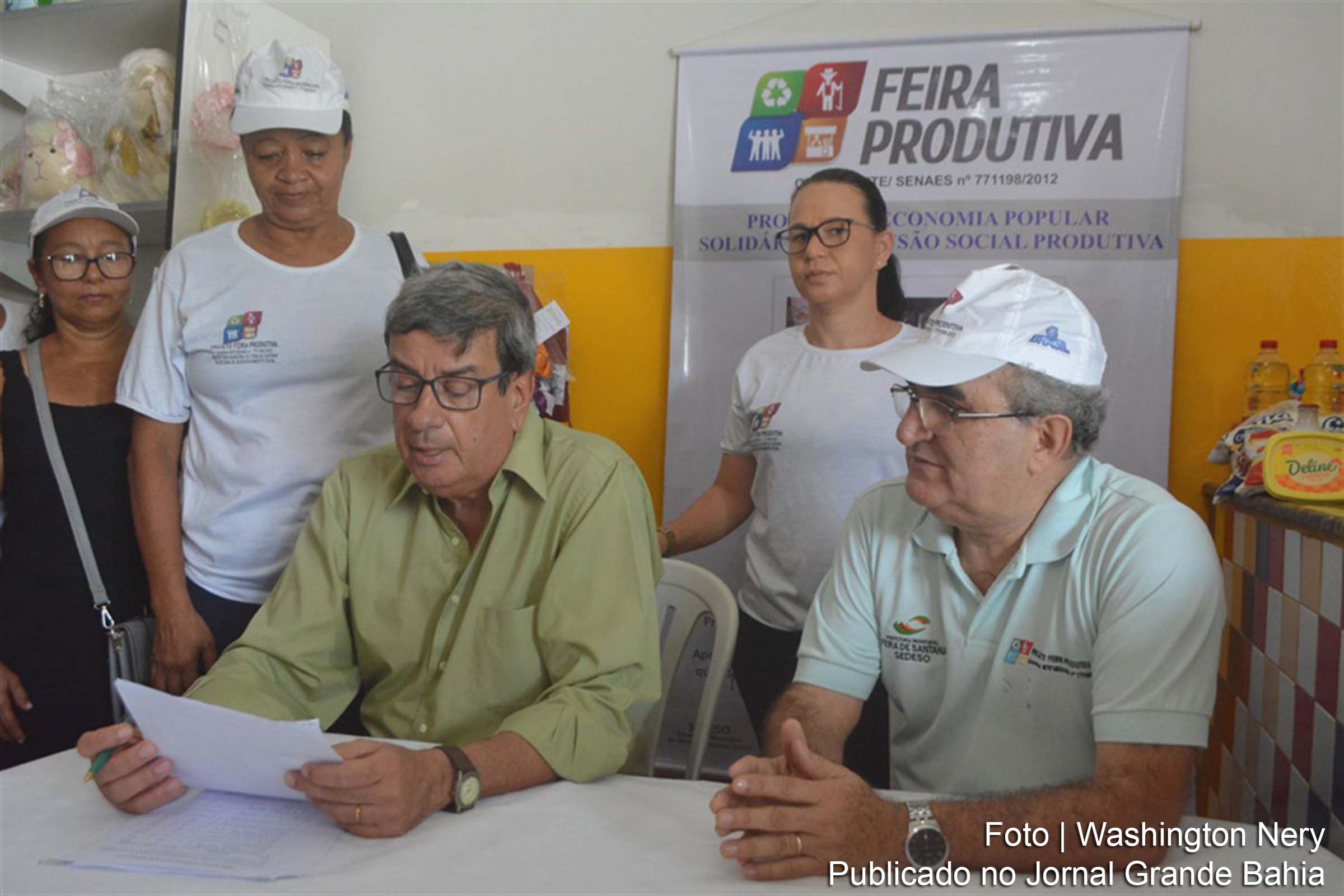 Convênio firmado pelo prefeito Colbert Martins Filho vai injetar R$ 24.702,54 mil na geração de renda em seis comunidades feirenses por meio de associações.