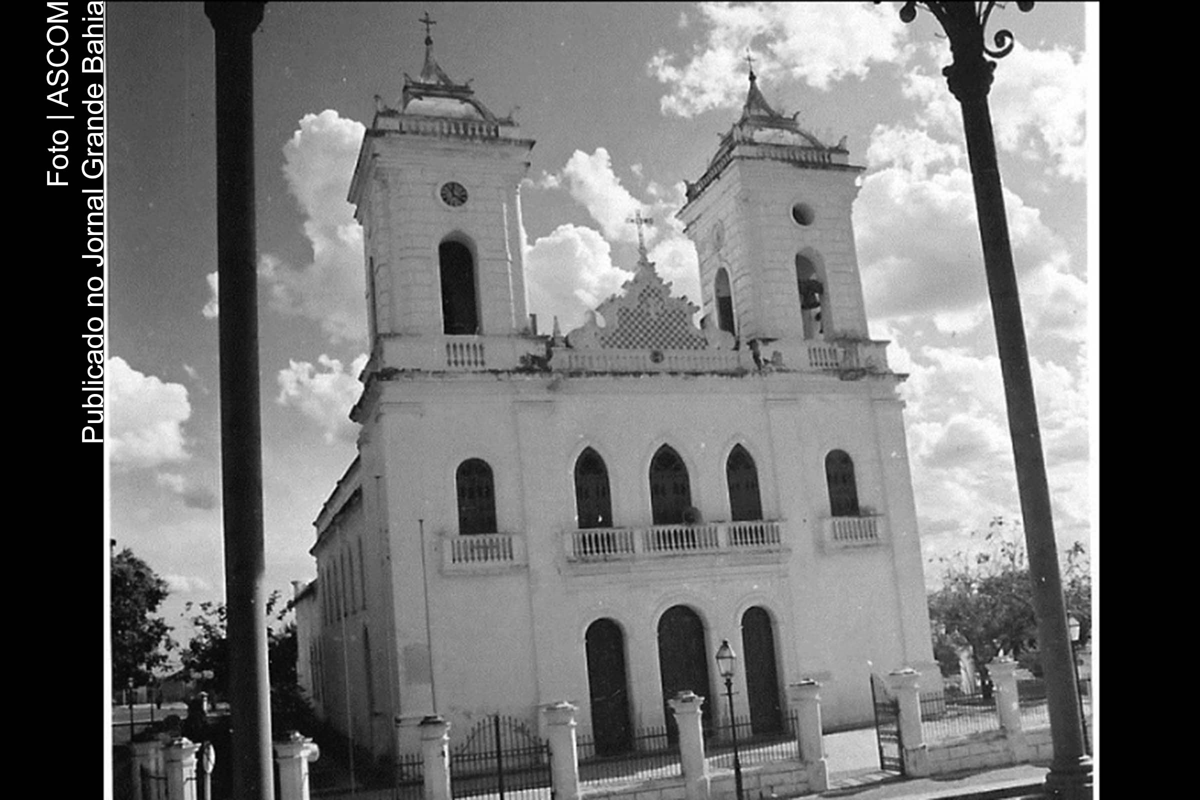 Registro de 1977 da fachada da Catedral Metropolitana de Sant’Ana (Igreja Matriz de Feira de Santana).
