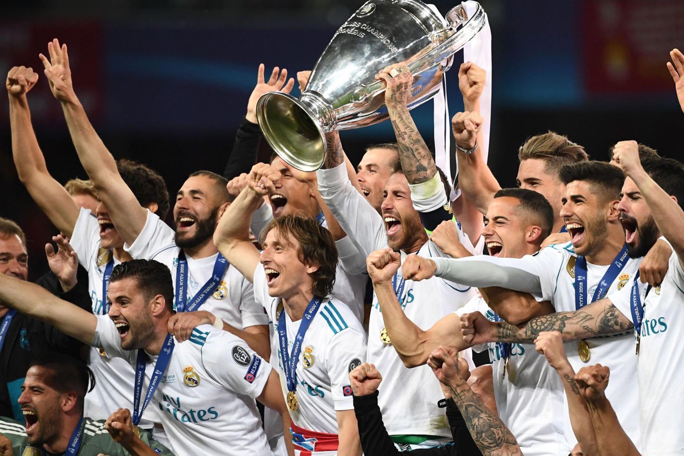 Jogadores do Real Madrid comemoram vitória do campeonato.