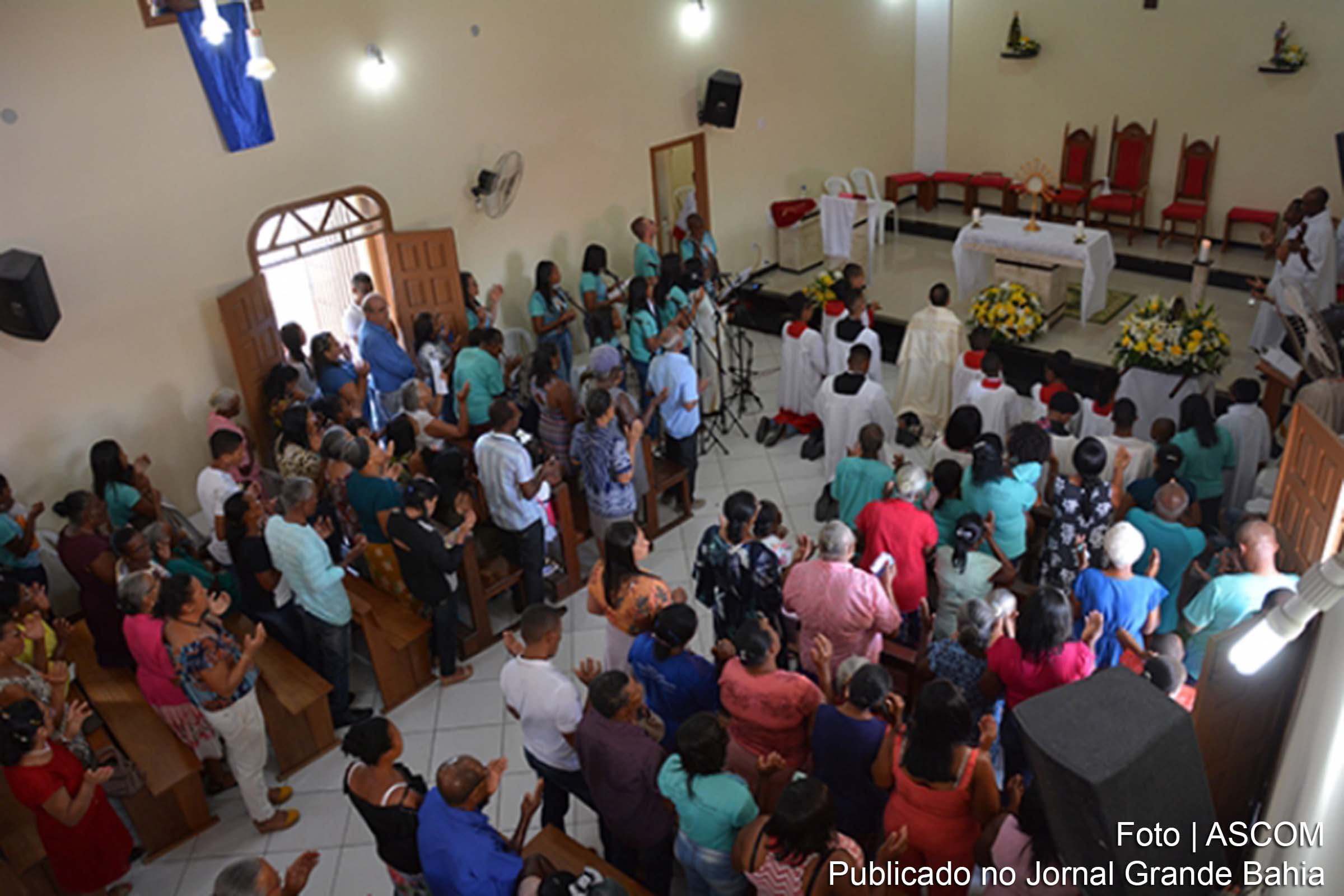 Missa em louvor a Nossa Senhora Aparecida, na comunidade de Candeal II, zona rural de Feira de Santana.