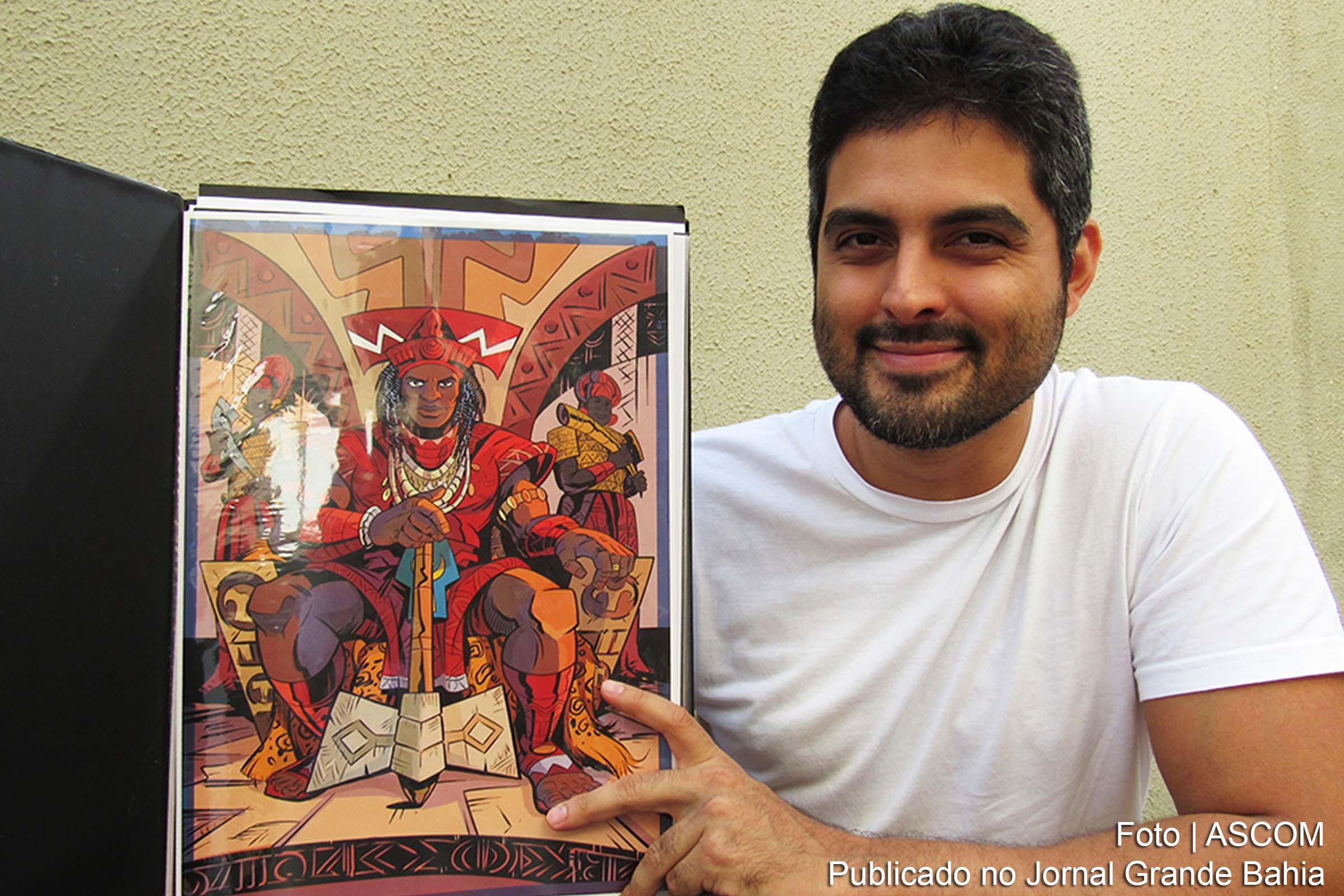 Hugo Canuto é um arquiteto, ilustrador e quadrinista brasileiro. Em 2015, lançou de forma independente, no Festival Internacional de Quadrinhos de Belo Horizonte, a HQ A Canção de Mayrube – O Início, inspirada nas mitologias dos Povos da América.