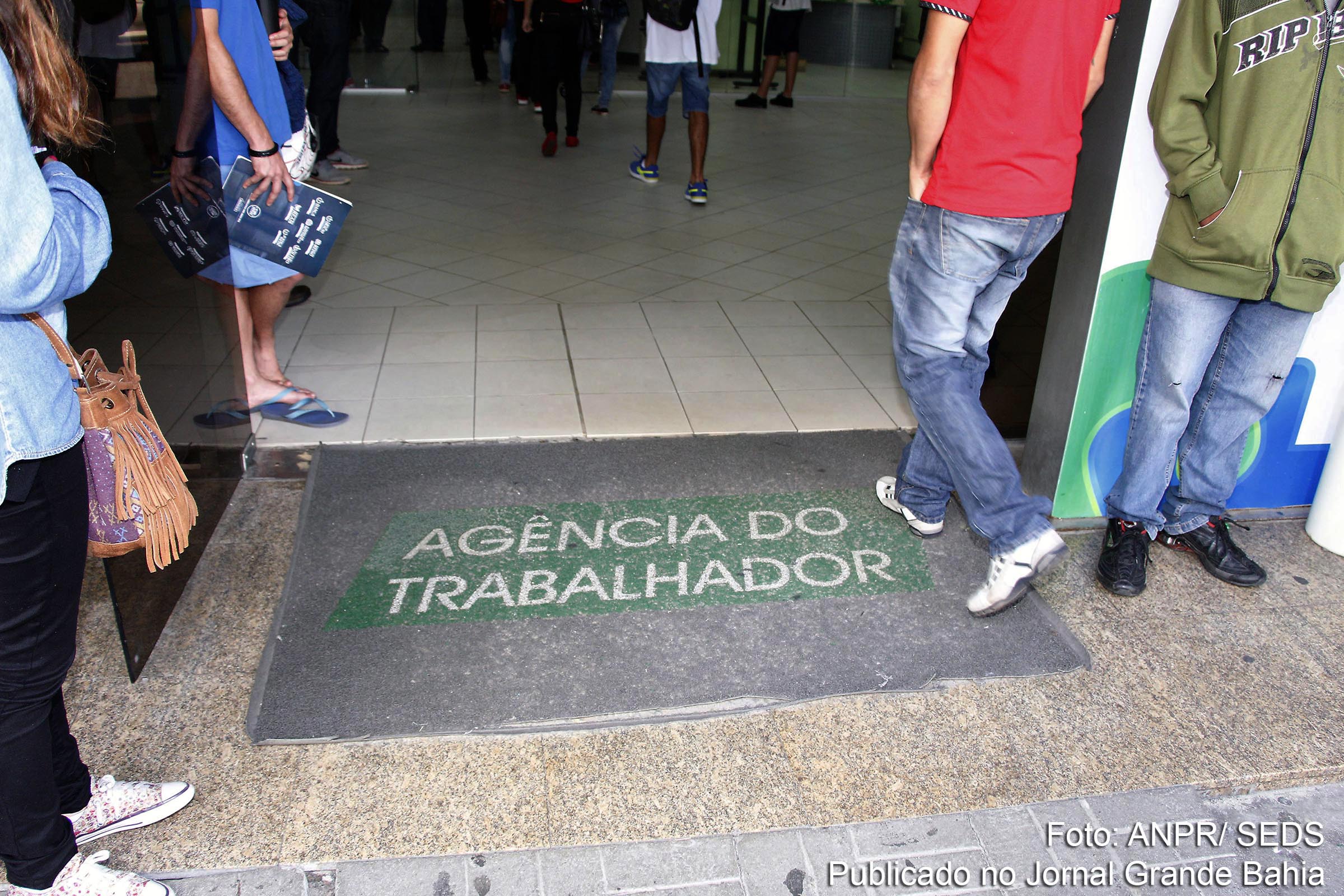 Informalidade renova recorde no Governo Bolsonaro. Trabalhadores tem dificuldade de acesso a empregos formais.