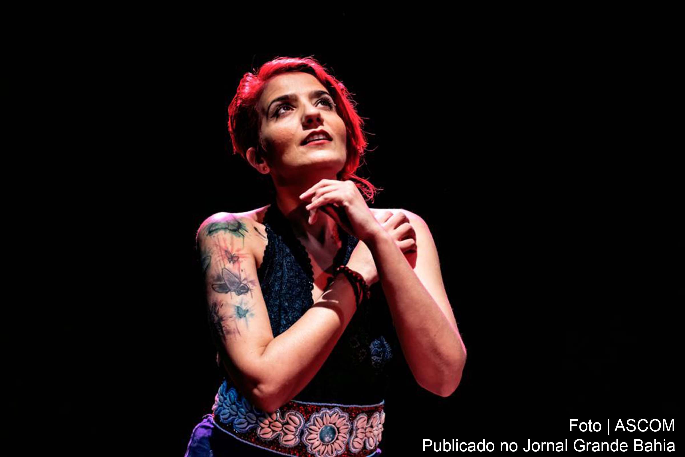 Cantora paulistana apresenta trabalho autoral e feat de 'Coladinho' com o cantor Sérgio Dalcin.