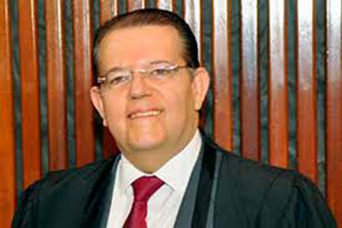 O presidente do TRE desembargador Jatahy da Fonseca que está comandando o pleito eleitoral na Bahia.