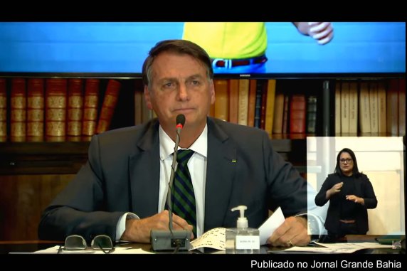 Em transmissão ao vivo pela TV Brasil, extremista Jair Bolsonaro exibiu vídeos e teorias que já foram desmentidos pelo Tribunal Superior Eleitoral.