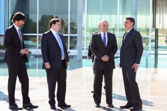 Fábio Faria (PSD-RN), Rodrigo Maia (Sem Partido-RJ), Alexandre de Moraes e Jair Bolsonaro no registro de 7 de agosto de 2019.