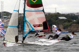 Martine Grael e Kahena Kunze disputam medalha na competição da regata da classe 49er FX nos Jogos Olímpicos de Tóquio.