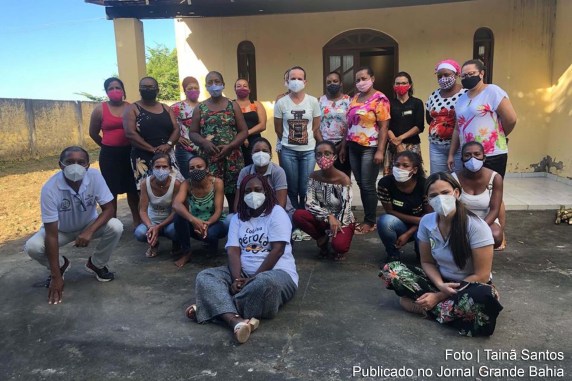 Mulheres de comunidades rurais do Recôncavo Baiano participaram da Oficina de Economia Feminista Solidária.