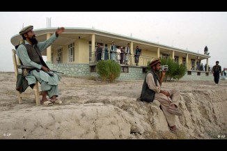 Vale do Panjshir luta por autonomia desde ocupação soviética. Após 20 anos de presença militar internacional, talibãs assumiram rapidamente o controle do Afeganistão. Único foco de resistência é região famosa por suas esmeraldas, berço do carismático comandante Ahmad Shah Massoud.
