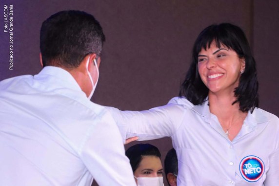 Ex-prefeito ACM Neto e Juliana Araujo, prefeita de Morro do Chapéu.