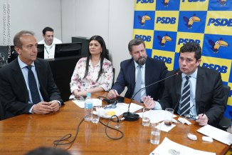 No registro de 27 de novembro de 2019, Sérgio Moro, à época, ministro da Justiça do Governo Bolsonaro, participou de reunião com lideranças do PSDB na Câmara dos Deputados.