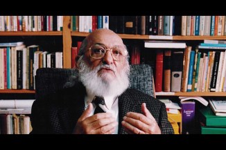 No centenário do patrono da educação brasileira, as ideias de Paulo Freire continuam atuais e urgentes diante de uma democracia em risco.