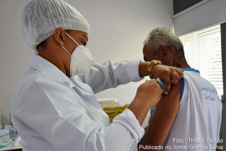Secretaria Municipal da Saúde (SMS) de Feira de Santana inicia aplicação da dose de reforço da vacina contra a Covid-19 em idosos acima de 70 anos, cuja segunda dose tenha completado seis meses.