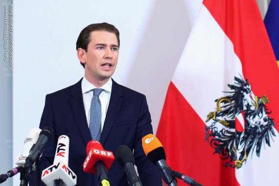 Sebastian Kurz renuncia ao cargo de chanceler da Áustria. Político conservador decide entregar chefia de governo em meio a acusações de corrupção, que rebate. Parceiros verdes da coalizão em Viena exigiam uma "pessoa irrepreensível" no cargo.