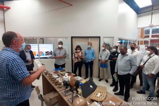 Acompanhado pelo vice-prefeito Fernando de Fabinho e do secretariado, prefeito Colbert Martins visitou laboratórios do CIMATEC Parque em Salvador.