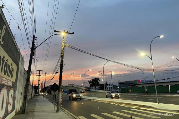 Serviços de melhoria da iluminação pública vão contemplar toda a extensão da Avenida Noide Cerqueira.