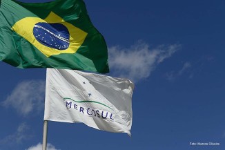 Países-membros do Mercado Comum do Sul são o Brasil, a Argentina, o Paraguai e o Uruguai.
