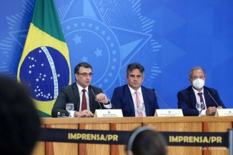 Ministro-chefe da Casa Civil, Ciro Nogueira; do ministro das Relações Exteriores, Carlos França; e do ministro da Economia, Paulo Guedes durante declaração a imprensa.