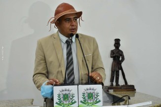 Vereador Jurandy Carvalho denuncia poluição no Lago de Pedra do Cavalo e associa a falhas no Aterro Sanitário de Feira de Santana.