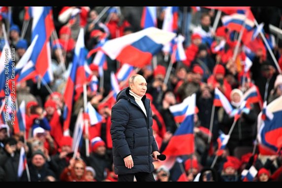 O presidente Vladimir Putin participou na sexta-feira (18/03/2022) do concerto que marcou oito anos da reunificação da Crimeia com a Rússia, em evento sediado no Centro Esportivo Luzhniki, em Moscou, Rússia.