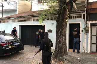 Um dos mandados cumpridos hoje tinha como alvo o ex-policial militar Ronnie Lessa, que já estava preso em Campo Grande acusado de matar a vereadora Marielle Franco.