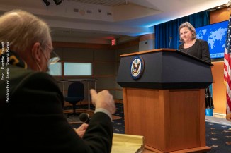 Ucrânia possui pesquisas biológicas, e EUA estão preocupados com aquisição russa, diz Victoria Nuland, subsecretária de Estado para Assuntos Políticos dos EUA.