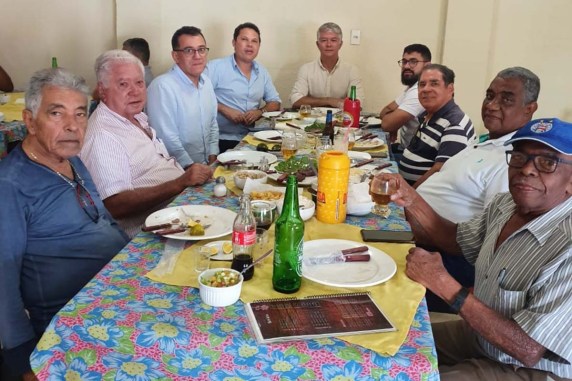 Presidindo reunião almoço da Confraria dos Gastrônomos, no Bode&Cia, empresário Wilsinho Pereira.
