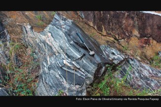 Pesquisadores da USP avaliam que a descoberta de rochas raras na Bahia coloca o Brasil na lista dos países privilegiados por possuir pedras tão antigas.