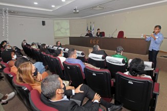 Secretário estadual André Curvello palestra para assessores de comunicação de órgãos da Bahia.