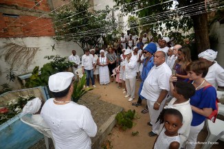 Dentre suas particularidades, a Casa de Ògún é o único espaço de culto à divindade no Brasil, seguindo e mantendo os mesmos ritos como ocorre em África.