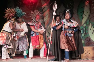 Espetáculo infantojuvenil, produzido pela Arte Sintonia Companhia de Teatro, aborda o racismo na escola e resgata a ancestralidade dos negros no Brasil.